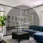 Chic 4br With Fenced Yard Walk To Dining Parking 5 Mins To Nissan Stadium Less Than 2 Miles To Broadway Workspace Parking 24 Hr Hospitality Great For Families Nashville