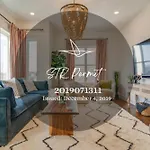 Holiday home Luxury Hillsboro Village Rooftop Retreat Sleep 12 W Chef S Kitchen Smart Tvs & Garage Walk To Vanderbilt Pancake Pantry & Boutique Shopping Minutes To Broadway 12 South & The Parthenon 24 7 Hospitality Nashville