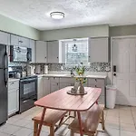 East Nash Local Dining Bars - Sleeps 6 Holiday home Nashville