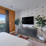 The Stage In Downtown W Pool/gym | Walk To Broadway