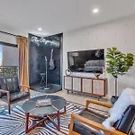 The Stage In Downtown W Pool/gym | Walk To Broadway *