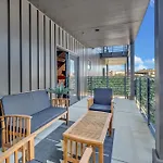 The Stage In Downtown W Pool/gym | Walk To Broadway Holiday home