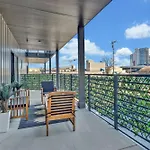 Holiday home The Stage In Downtown W Pool/gym | Walk To Broadway *