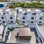 New Nash Eras - Rooftop Decks With Hot Tub - 15 Beds Nashville