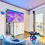 Holiday home New Nash Eras - Rooftop Decks With Hot Tub - 15 Beds