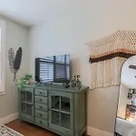 Holiday home New Amazing 4br Suite* Hot Tub *2 Mi To Music