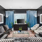 8 Beds 4 Bedroom Walk To Restaurants, Bars And Coffee