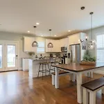 New Amazing 4Br Suite* Hot Tub *2 Mi To Music City