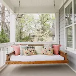 Holiday home New Amazing 4br Suite* Hot Tub *2 Mi To Music *