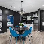 Near Downtown Walk To Restaurants, Bars & Music Apartment