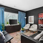 Near Downtown Walk To Restaurants, Bars & Music Apartment Nashville