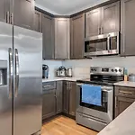 Modern Nations Condo - Walkable - 5 Mi Downtown