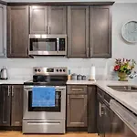 Modern Nations Condo - Walkable - 5 Mi Downtown