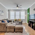 Modern Nations - Walkable - 5 Mi Downtown Holiday home *