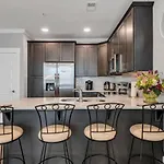 Holiday home Modern Nations - Walkable - 5 Mi Downtown