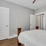 Holiday home Modern Nations - Walkable - 5 Mi Downtown *