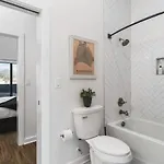 Holiday home Rooftop Deck Patio And Garage Walk To Restaurants Coffee Brewery *