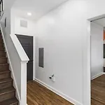 Rooftop Deck Patio And Garage Walk To Restaurants Coffee Brewery Holiday home *
