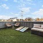 Holiday home Rooftop Deck Patio And Garage Walk To Restaurants Coffee Brewery