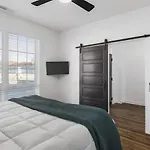 Holiday home Rooftop Deck Patio And Garage Walk To Restaurants Coffee Brewery *