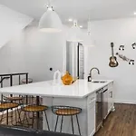 Rooftop Deck Patio And Garage Walk To Restaurants Coffee Brewery *