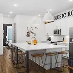 Rooftop Deck Patio And Garage Walk To Restaurants Coffee Brewery *