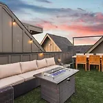Rooftop Deck Patio And Garage Walk To Restaurants Coffee Brewery Holiday home Nashville
