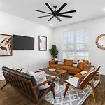 Holiday home Rooftop Deck Patio And Garage Walk To Restaurants Coffee Brewery *
