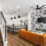 Modern With Large Patio Rooftop Deck And Garage Holiday home