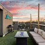 Modern With Large Patio Rooftop Deck And Garage Holiday home *