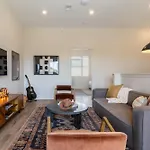 Holiday home The Conway 5 Bedroom Buyout W Deck In Music City Nashville
