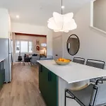 The Conway 5 Bedroom Buyout W Deck In Music City Holiday home