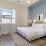 Holiday home The Conway 5 Bedroom Buyout W Deck In Music City Nashville