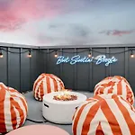 Butterfly Bnb~Modern Luxury~Giant Rooftop~9Min Dt