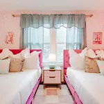 Butterfly Bnb~modern Luxury~giant Rooftop~9min Dt Holiday home *