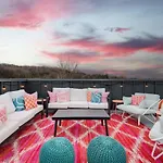 Butterfly Bnb~modern Luxury~giant Rooftop~9min Dt Holiday home