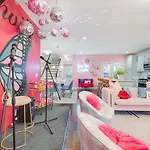 Butterfly Bnb~modern Luxury~giant Rooftop~9min Dt Holiday home