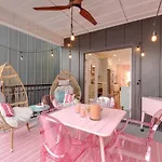 Holiday home Butterfly Bnb~modern Luxury~giant Rooftop~9min Dt *