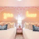 Butterfly Bnb~modern Luxury~giant Rooftop~9min Dt *