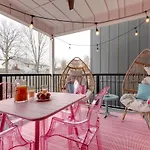 Holiday home Butterfly Bnb~modern Luxury~giant Rooftop~9min Dt *