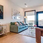 Stylish Downtown W/ Pool & Parking *