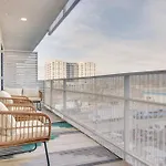 Stylish Downtown W/ Pool & Parking * Nashville