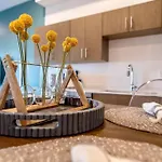 Stylish Downtown W/ Pool & Parking