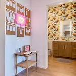 Apartment Stylish Downtown W/ Pool & Parking