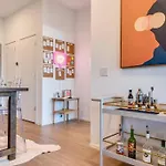 Stylish Downtown W/ Pool & Parking Apartment Nashville