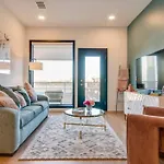 Stylish Downtown W/ Pool & Parking * Nashville
