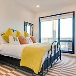 Stylish Downtown W/ Pool & Parking Apartment Nashville