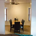 East Upstairs Apartment, One Queen Br, 2 Twin Br,1bath In Five Points, Close To Downtown *