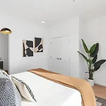 Apartment Penthouse On River With Garage And Patio, Walk Downtown *