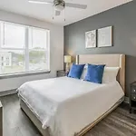 Landing - Modern With Amazing Amenities